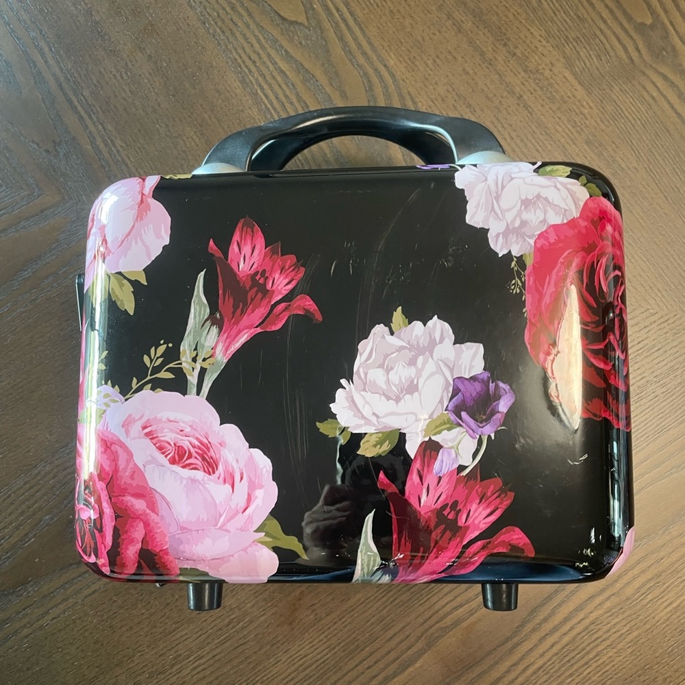 Triforce hard shell travel floral black beauty case in good condition
